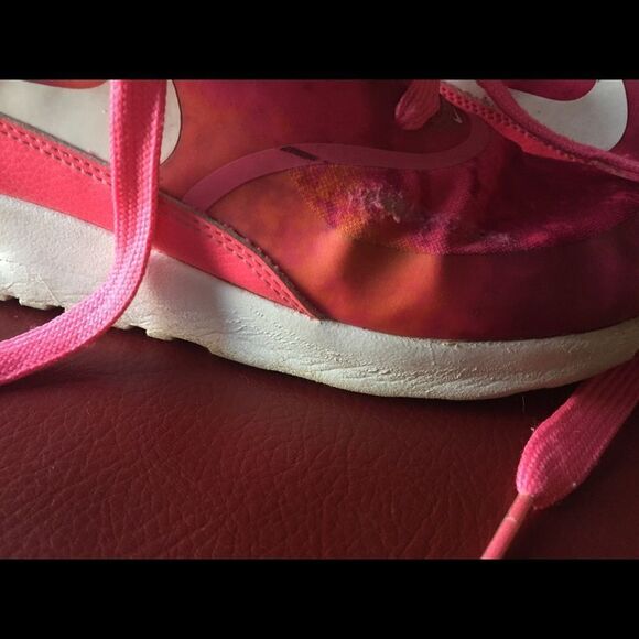 Nike shoes in pink - Picture 2 of 4